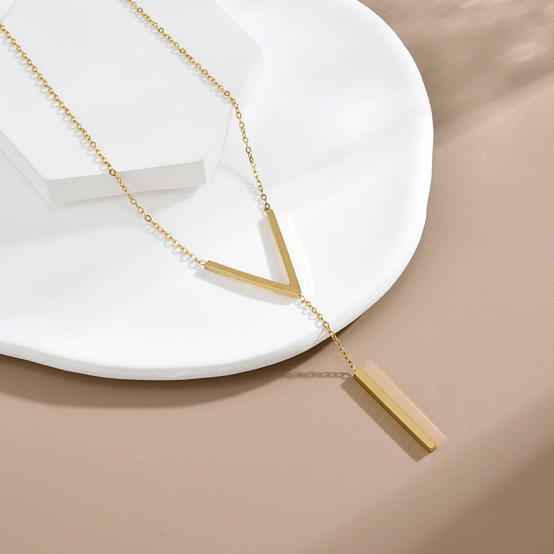 Collana con ciondolo a v in acciaio al titanio stile coreano donna_voghion.com