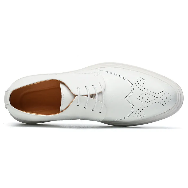 Nieuwe heren Britse herenmode Witte formele brogues schoenen Herenjurk Bruiloft Prom Thuiskomst Sapato Sociaal Mascuo_voghion.com