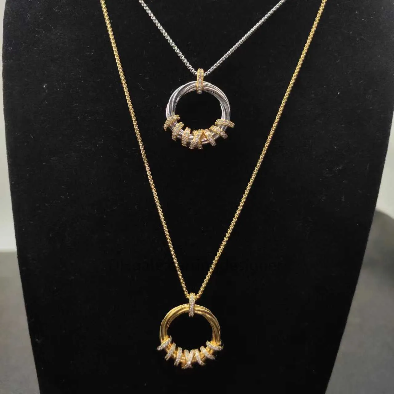 Collier pendentif élégant style statement doré et argenté_voghion.com