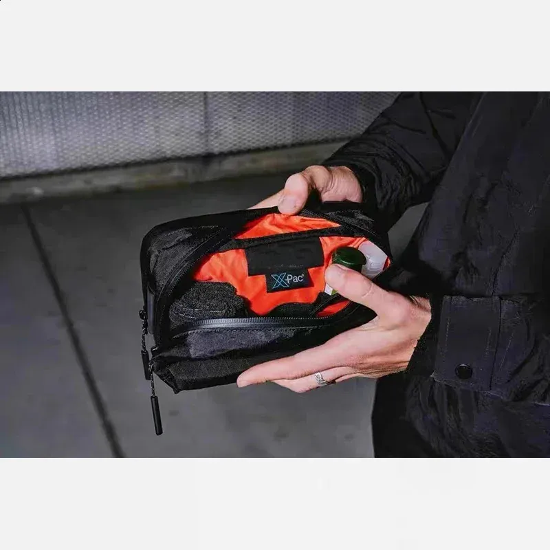 Trousse de toilette AER Dopp 2 X-Pac Nylon Mate Performance résistante à l'eau avec deux compartiments et pochette de rangement efficace_voghion.com