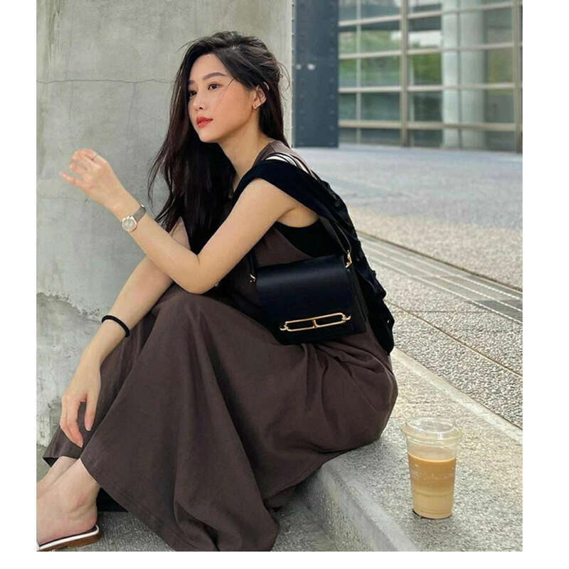 Women's Shoulder Bag Small Square Bag Pig Nose Leather Elegant_voghion.com