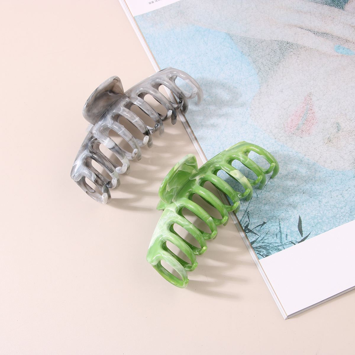 Wielkoformatowa spinka do włosów wzór marmurkowy tył głowy spinka do włosów objętość włosów wiązka wielu ozdób do włosów spinka do włosów klips w kształcie rekina_voghion.com