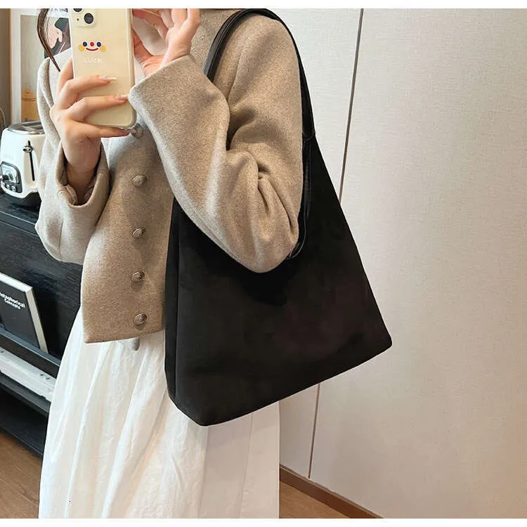 New Retro Niche Suede Women's Versatile Shoulder Fashionable Underarm Tote Bag_voghion.com