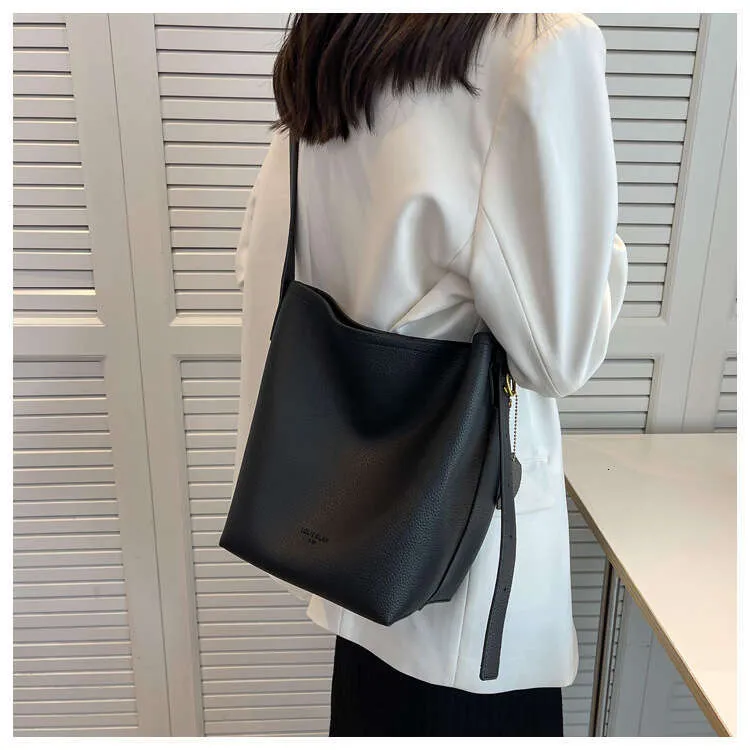 Vabaaja PU-nahast suure mahutavusega naiste käekotid, disainerist õlakott, suur ostukott, rahakott 2023_voghion.com