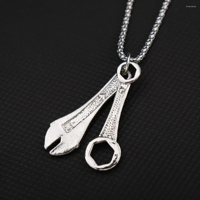 Preț 10 USD Men's Fashion Retro motocicletă cheie instrument Punk hip hop bijuterii pandantiv coliere titan oțel inoxidabil bijuterii cadouri cadouri Preț 10 USD_voghion.com