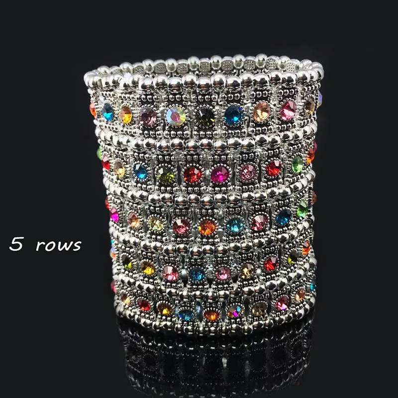 Pulseras elásticas anchas de moda clásicas con dijes, estilo retro punk exagerado, de cinco filas de cristales retráctiles, tejidas con cuentas a mano._voghion.com