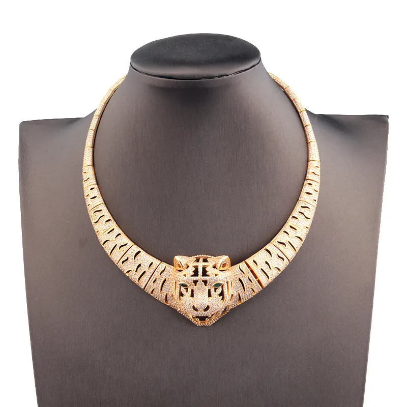 Leopard Head Jewelry Set With Gold Bracelet And Diamond Choker_voghion.com