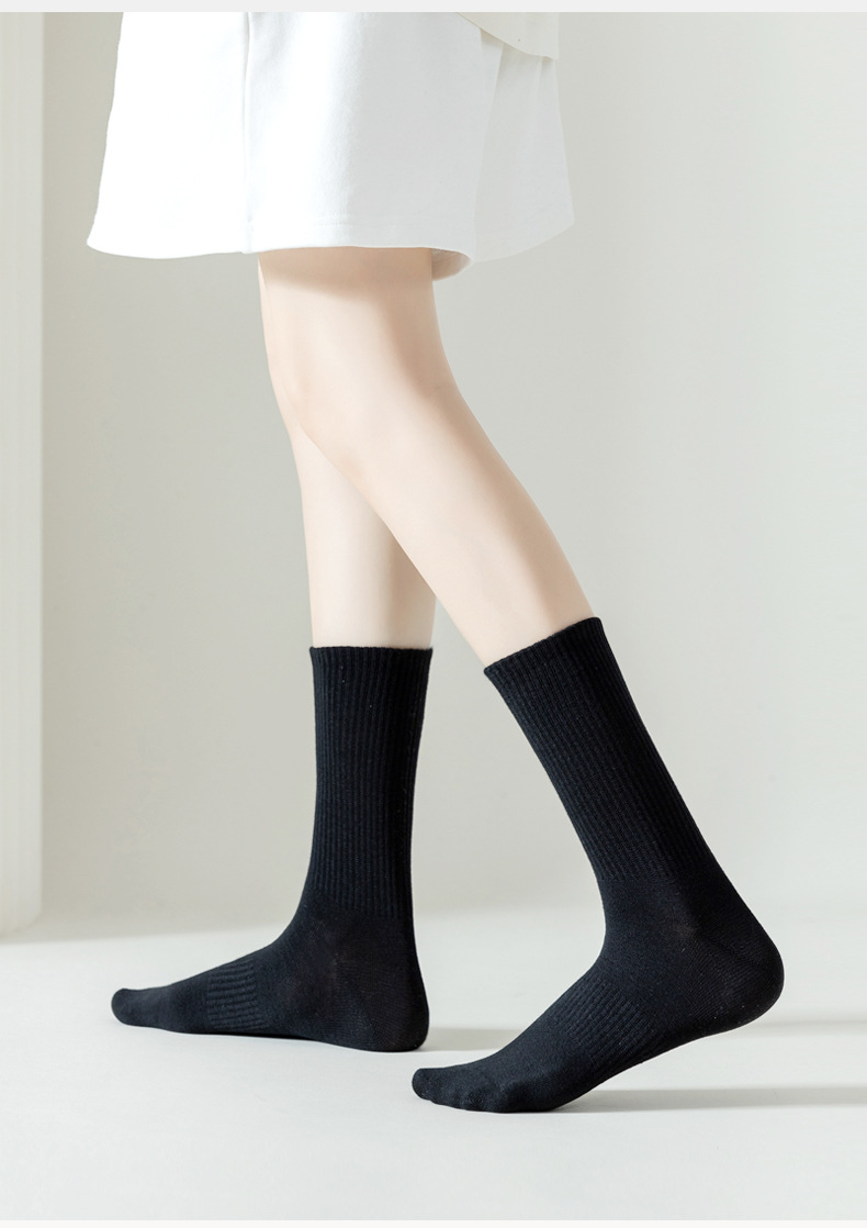 5 pares de calcetines deportivos blancos y negros Lumi para mujer, calcetines de tubo medio, antideslizantes, absorbentes del sudor, de color sólido, calcetines largos simples, calcetines Zhuji para mujer_voghion.com