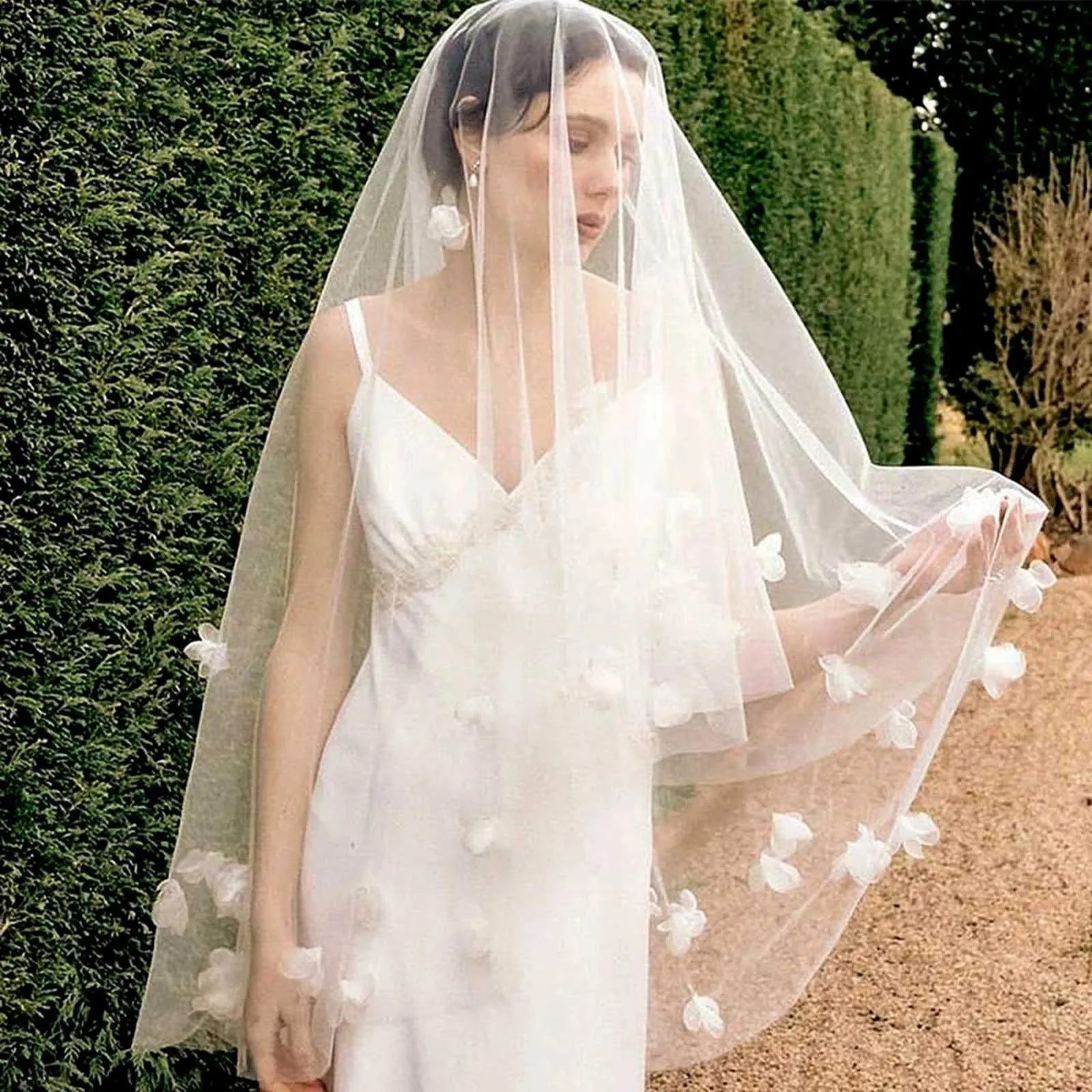Voile de mariée à 2 niveaux V111, voile floral blush en tissu 3D, fleurs dispersées, illusion de mariée avec couvre-peigne_voghion.com