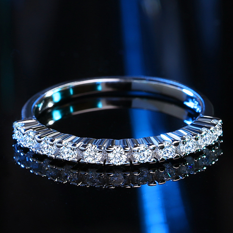 Bague diamant à une rangée incrustée de zircons pour femme (2024)_voghion.com