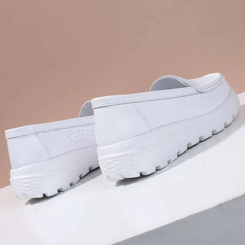 Scarpe da lavoro mediche spesse bianche piccole alla moda, leggere, comode e traspiranti, nere, suola morbida 456_voghion.com