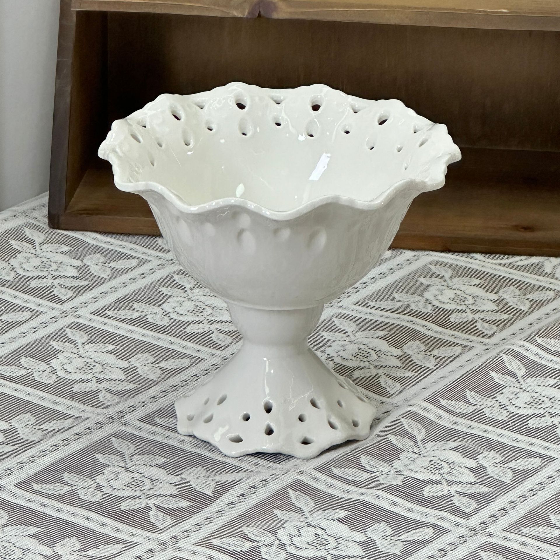 ​Vintage Wooden Handle Footed Fruit Bowl – Ceramic Serving Tray For Desserts Tabletop Display & Room Decor​