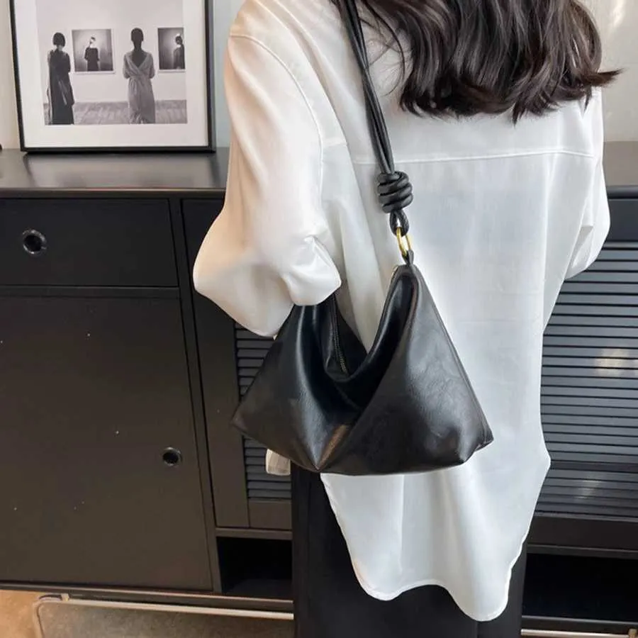 Borsa a tracolla da donna con texture in pelle morbida geometrica_voghion.com