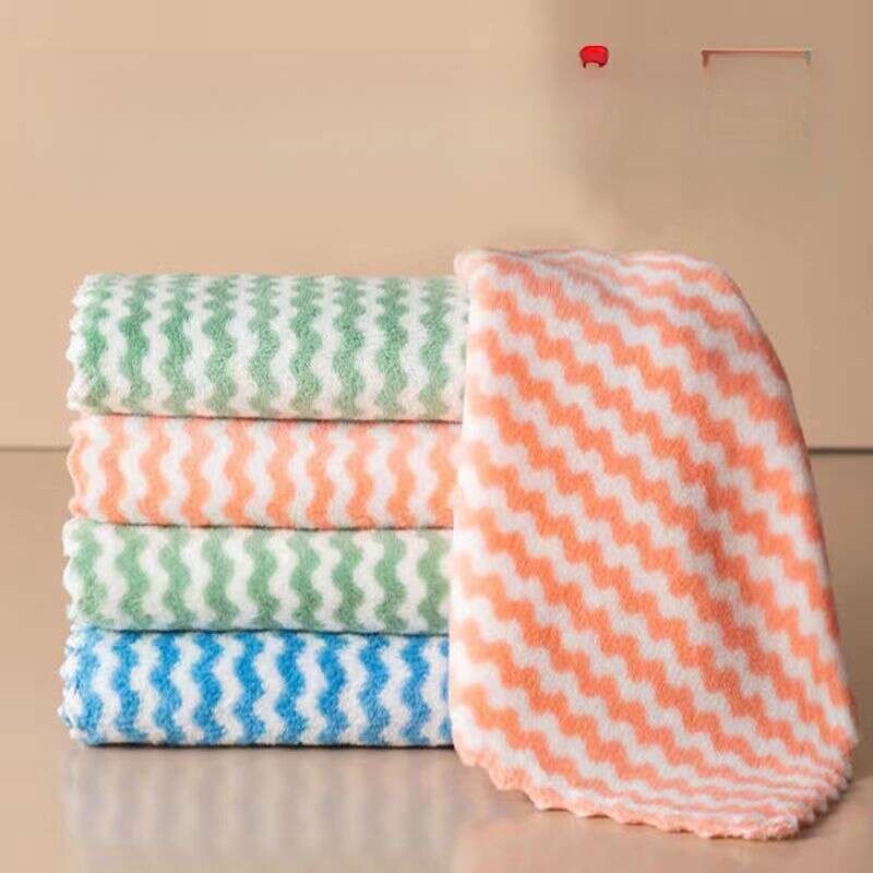 Il pile di corallo non è untuoso e non lascia pelucchi. Utilizzare strofinacci a strisce e panni per la pulizia con acqua cationica._voghion.com
