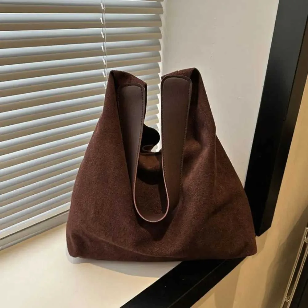 Borsa da designer Borsa da viaggio alla moda retrò in pelle scamosciata grande capacità alla moda per biancheria intima semplice borsa a tracolla Y241115_voghion.com