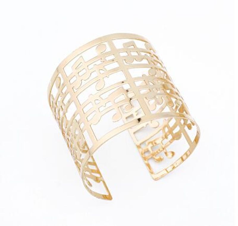 Decorative Heart Shaped Metal Armband Ethnic Style Bangle_voghion.com