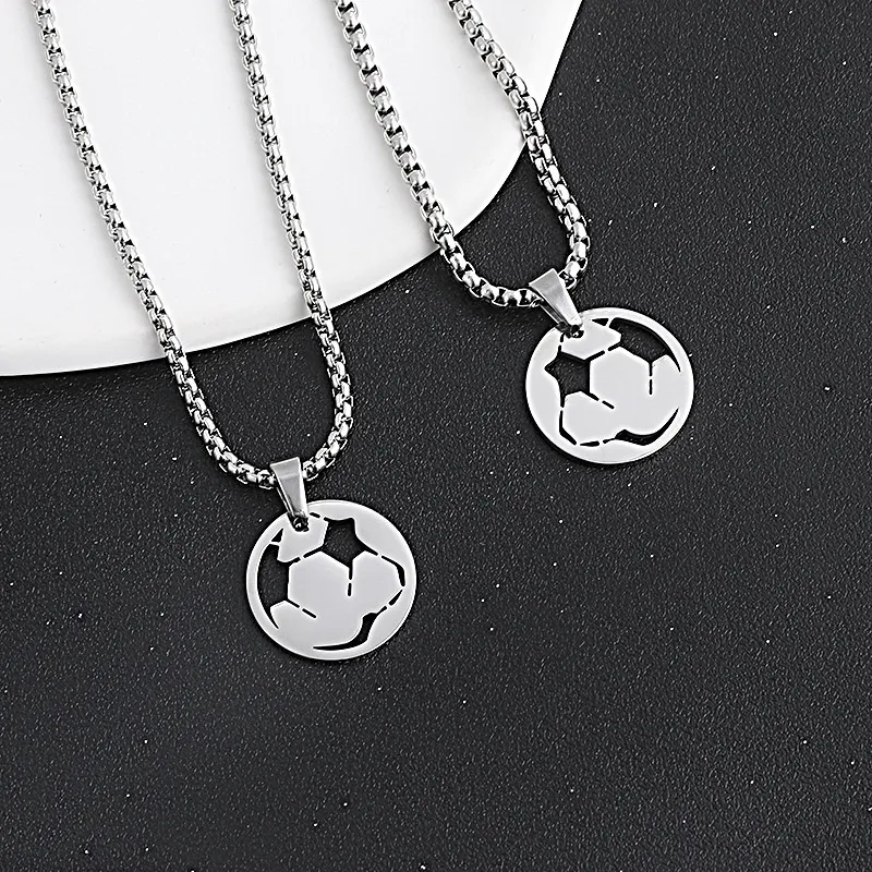 Hanger ketting voor dames en heren voetbal en volleybal design_voghion.com