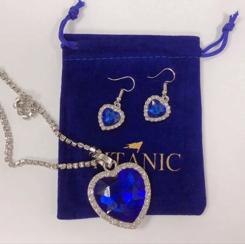 Set di gioielli da sposa con ciondolo a forma di cuore blu oceano Love Forever e orecchini Titanic Veet Bag 230907_voghion.com