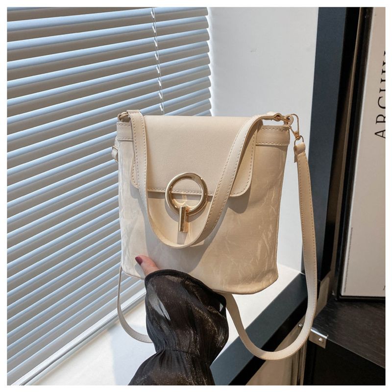 Handheld frauen mit stiolle spleißen kontrast farbe eimer urlaub 2024 frühjahr/sommer neue umhängetasche, trendy_voghion.com