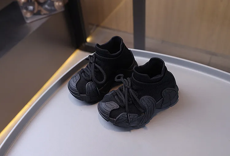 2025 Nei Sneakers fir Kanner Moud Slip on Walking Mesh Plateau Socken Stiwwelen Littlesprouts Klengkannerschong Grouss Gréisst Jugend_voghion.com