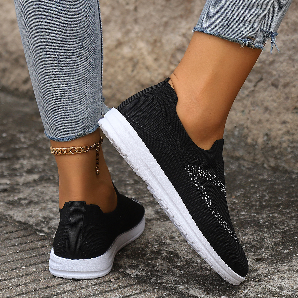 Chaussures de femme. Grande chaussure simple noire chaussures femme taille 43_voghion.com