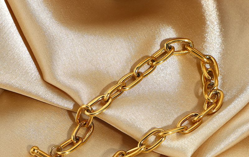 Bracciale da donna ovale in acciaio inossidabile placcato oro con graffetta classica alla moda e ghiera OT_voghion.com