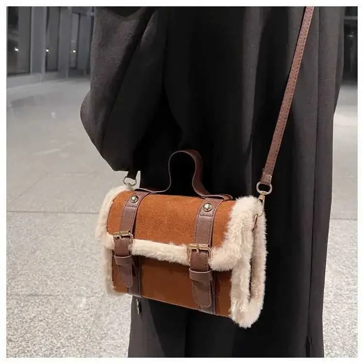 Winter Frauen Crossbody/schulter 2023 Neue Lamm Plüsch Veet Tasche Dame Kleine Quadratische Handtasche Französisch Korea StyleC241106_voghion.com