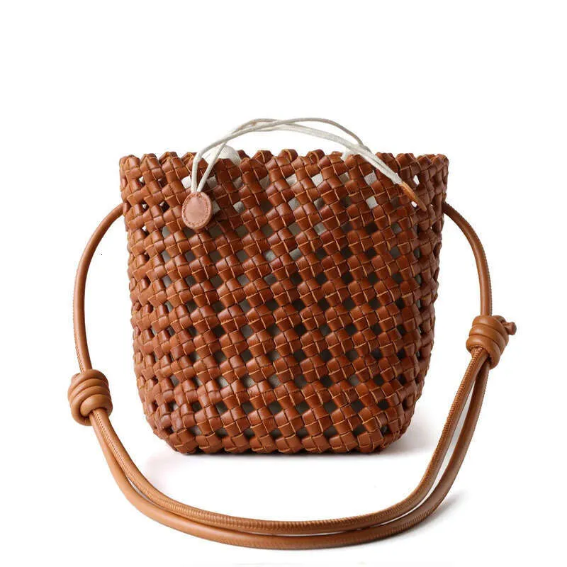 2025 neue Nische Vintage Französisch Echtes Leder Woven Rindsleder Hohl Mini Frauen Handtasche Schulter Crossbody Eimer Tasche_voghion.com