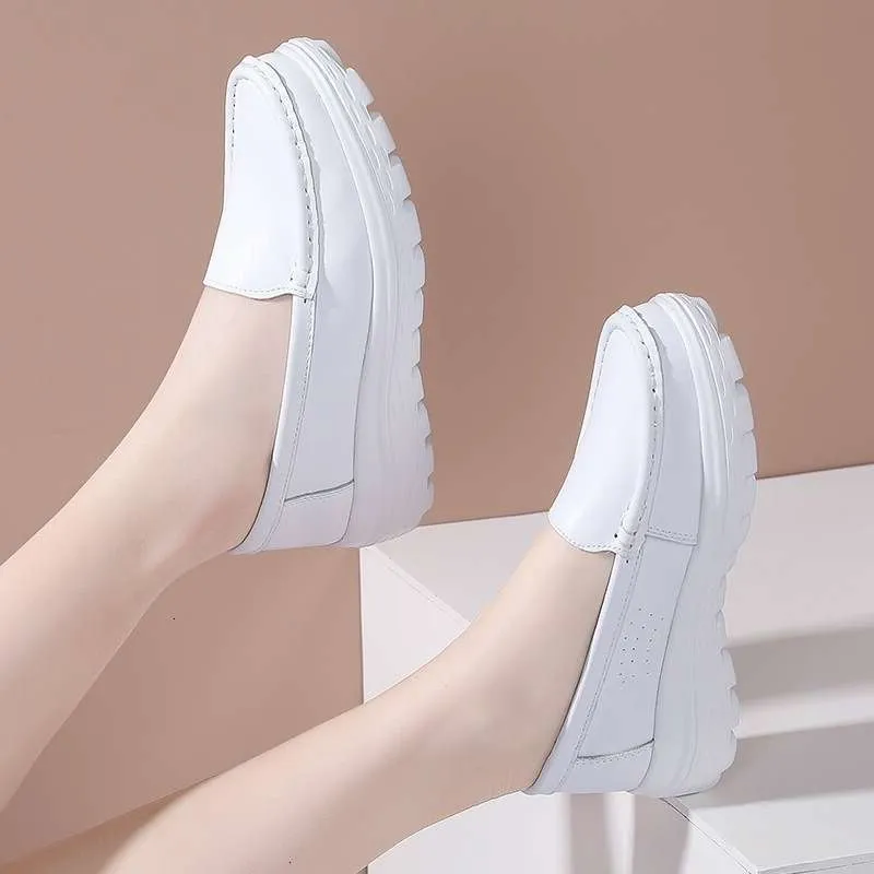 Scarpe da lavoro mediche spesse bianche piccole alla moda, leggere, comode e traspiranti, nere, suola morbida 456_voghion.com