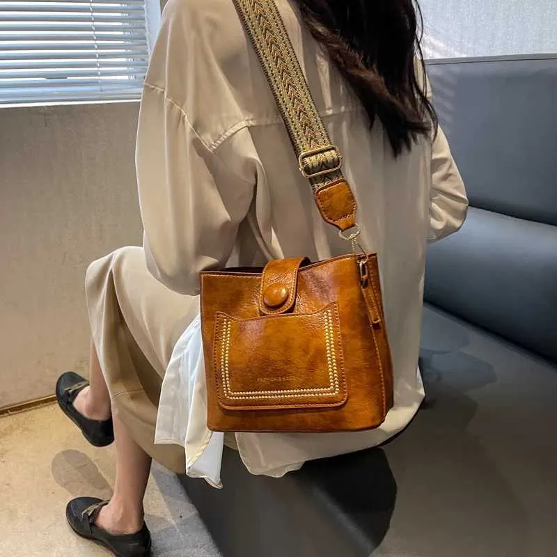 2023 Einfarbig Große Kapazität Umhängetasche Neue Designer Einfache Stil Schulter Für Frauen Sommer Mode Casual_voghion.com