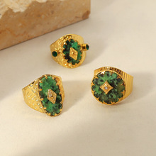 Bague en acier titane avec ouverture en pierre naturelle incrustée, conservant la couleur, offrant une sensation haut de gamme et polyvalente._voghion.com