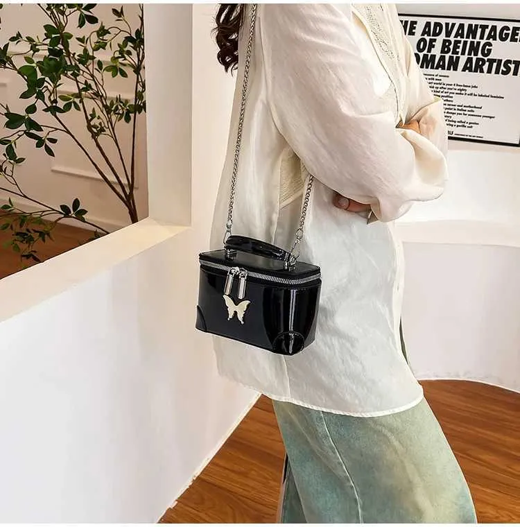 Damen Umhängetasche Aus Lackleder Mit Schmetterling Und Kette_voghion.com