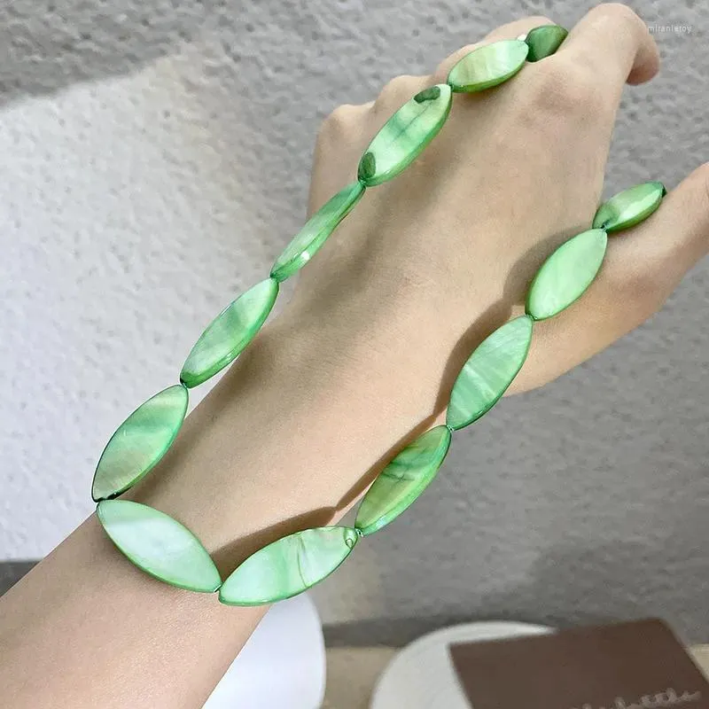 Chains High-grade Retro Pea Green Natural Shell Necklace_voghion.com