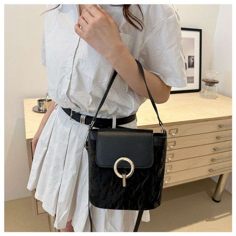 Handheld frauen mit stiolle spleißen kontrast farbe eimer urlaub 2024 frühjahr/sommer neue umhängetasche, trendy_voghion.com