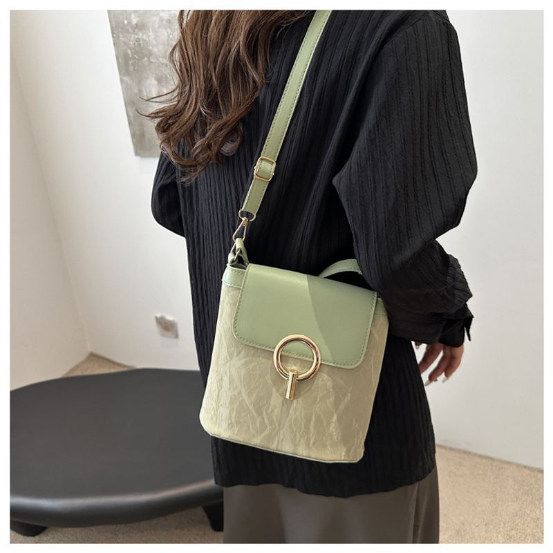 Handheld frauen mit stiolle spleißen kontrast farbe eimer urlaub 2024 frühjahr/sommer neue umhängetasche, trendy_voghion.com