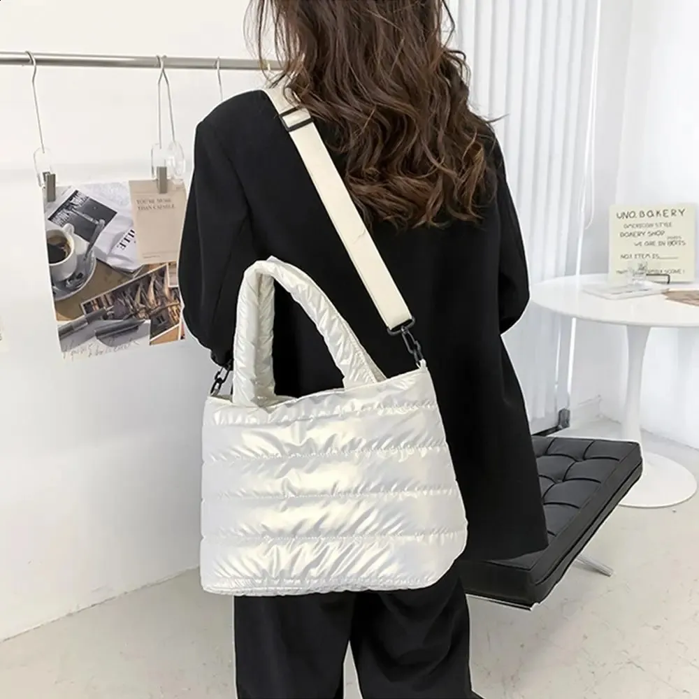 Bolsa tote puffer tiracolo acolchoada leve estofada transversal_voghion.com