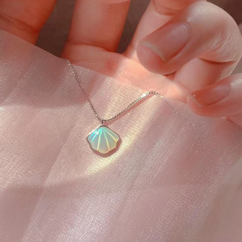 Colar com pingente de concha minimalista para mulher joia elegante_voghion.com