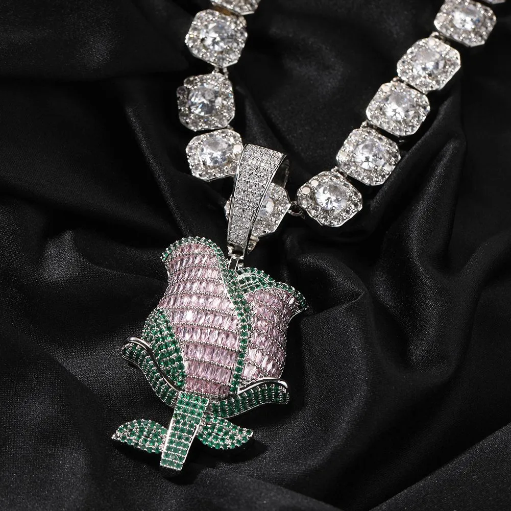 Collier pendentif fleur de rose avec zircon et plaqué or_voghion.com