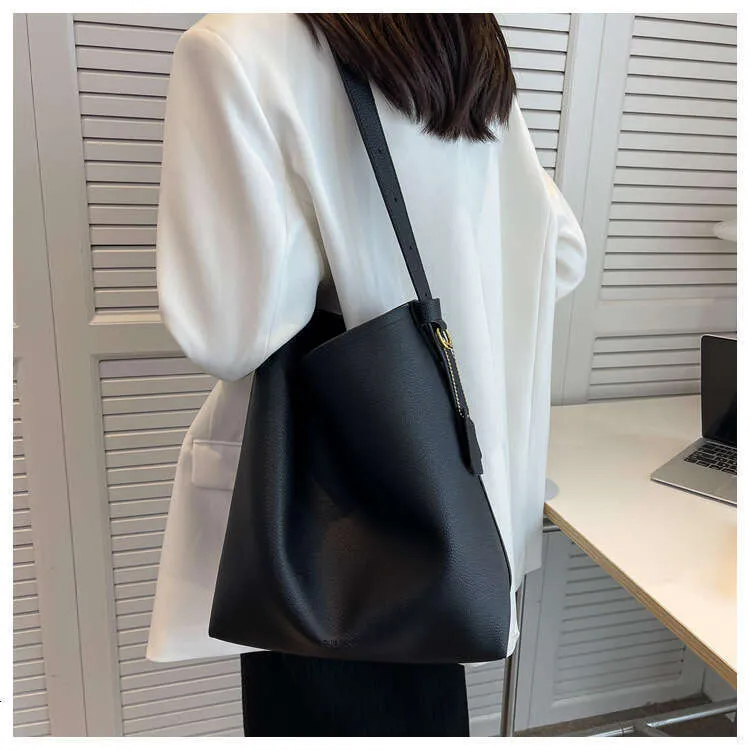 Vabaaja PU-nahast suure mahutavusega naiste käekotid, disainerist õlakott, suur ostukott, rahakott 2023_voghion.com