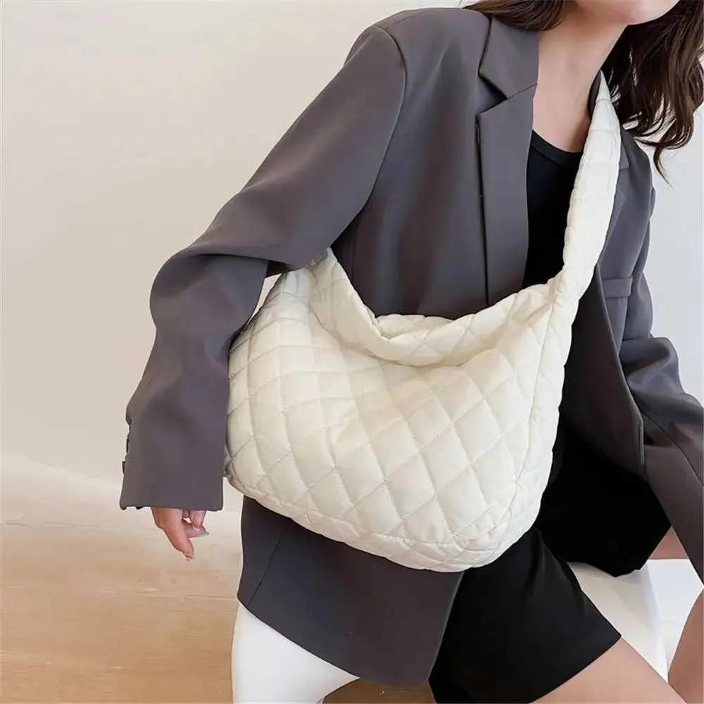 Warme große Kapazität Winter Wärme leichte Daunen Bettwäsche flache Schuhe Handtasche Y241026_voghion.com