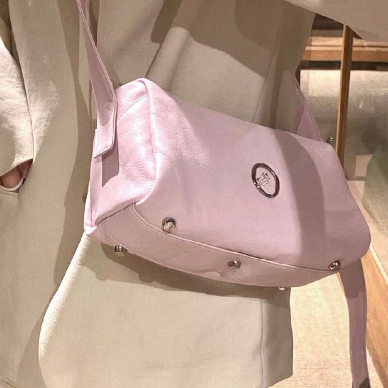 Borsa morbida tote cross inclinata nera neutra con cuscino, grande capacità, per pendolari_voghion.com