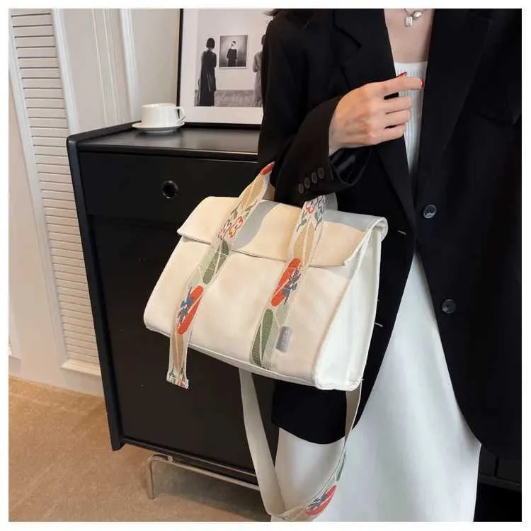 Stor axelremsväska i canvas och crossbody för damer_voghion.com