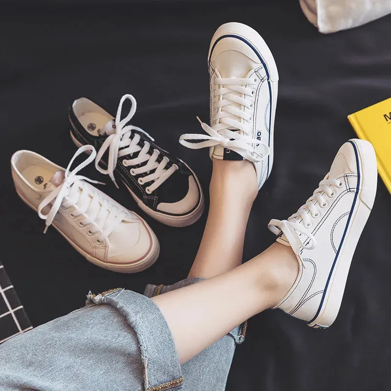 Women's Classic Canvas Sneakers White Lightweight Lace-up Shoes_voghion.com