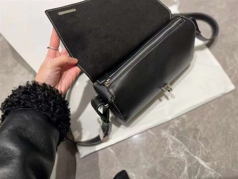 Sac à bandoulière en cuir texturé haut de gamme à la mode, sac à main de voyage à boucle en métal, sac à bandoulière souple pour femme_voghion.com