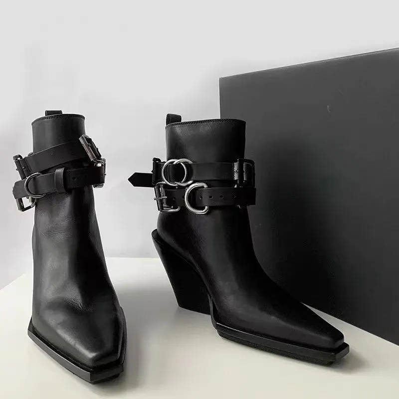 af676 New Back Short Women's Shoes Vintage Pointed Toe High Heeled Heels Elegant Ankle Boots For Women_voghion.com