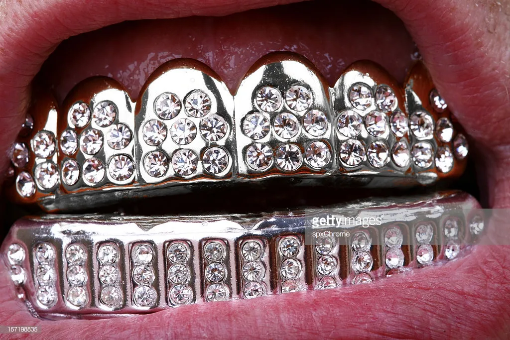 Echtes Gold Vampirzähne Fang Grillz Punk Hip Hop CZ Cubic Zirkon Poker Buchstaben Iced Out Dia Grills Zahnspangen Zahnkappe_voghion.com