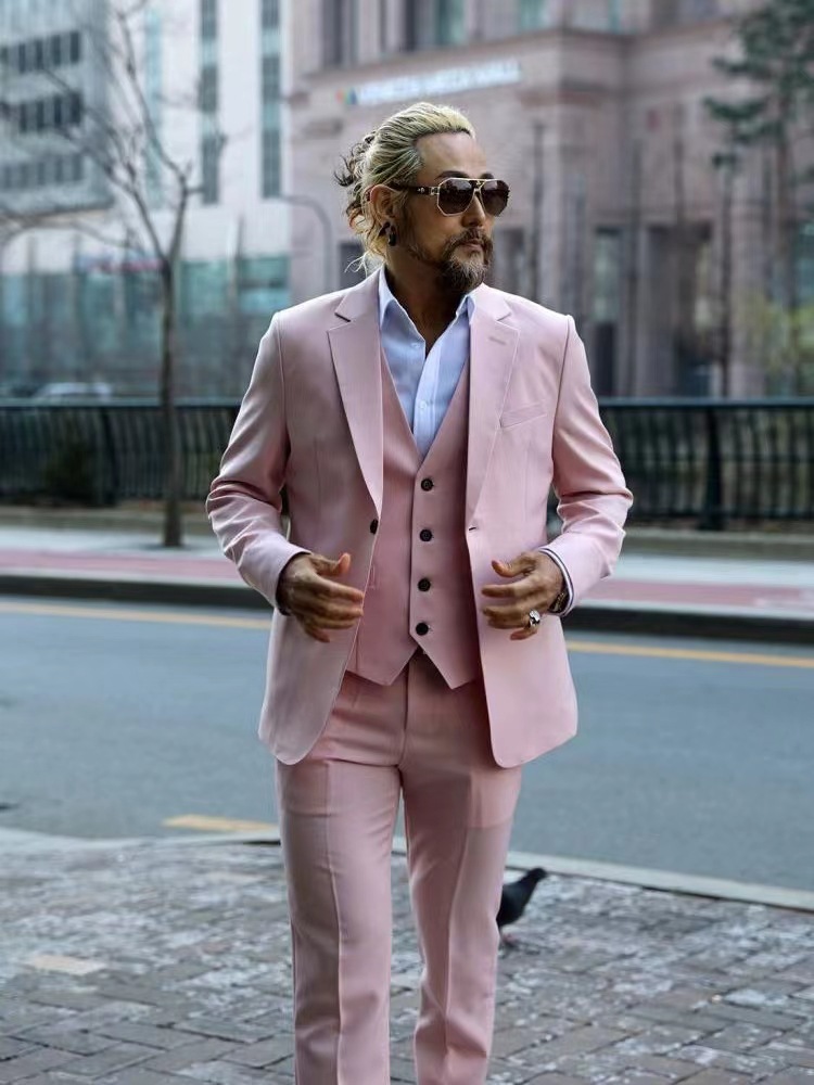 Rosa Business Casual Dreiteiler Anzug für Bräutigam, Trauzeugen, Hochzeitsbankettanzug für Männer_voghion.com