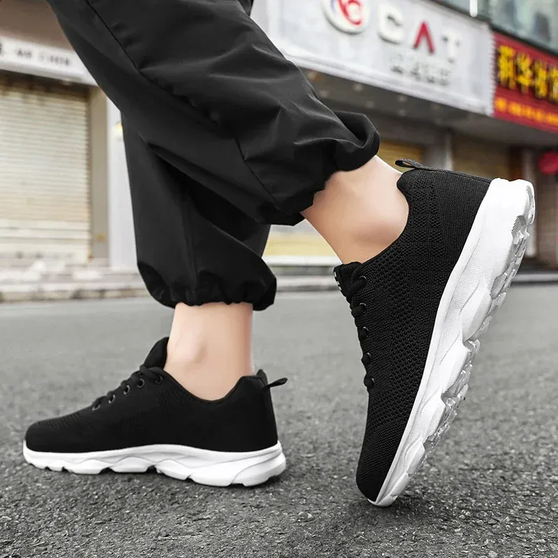 Ténis de running leves e respiráveis para homem em branco_voghion.com