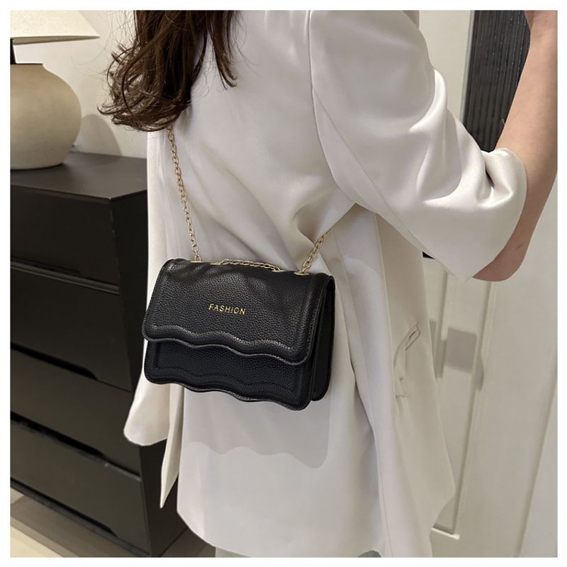 Strukturierte Achseltasche für Damen 2024, neues Nischendesign, Wellenkette, Umhängetasche mit einfacher Struktur_voghion.com