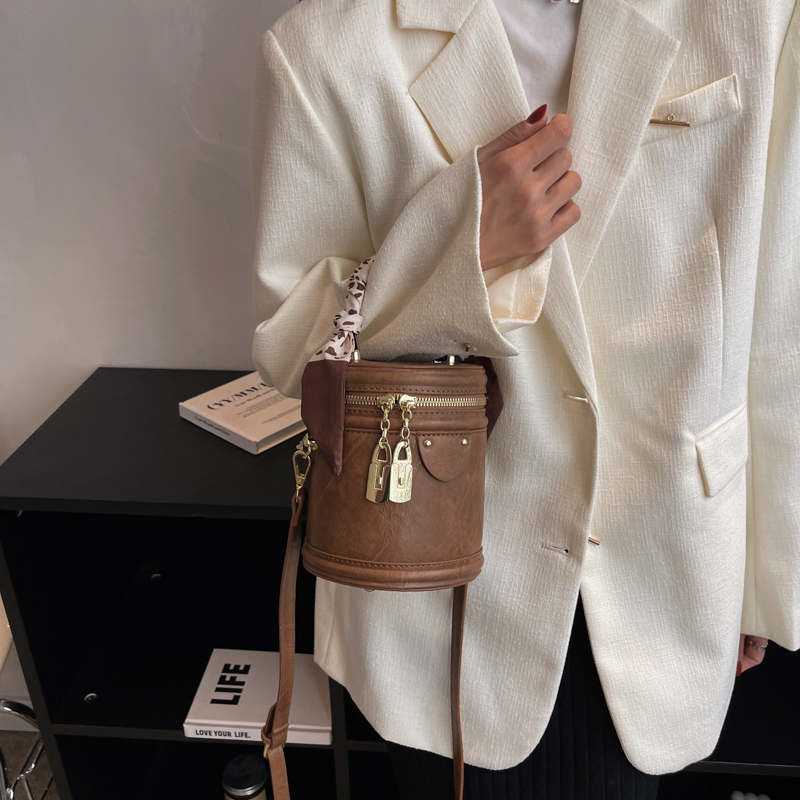 2023 Modische Beuteltaschen für Frauen Hochwertige PU-Geldbörsen und Handtaschen Designer-Schulter-Umhängetasche_voghion.com